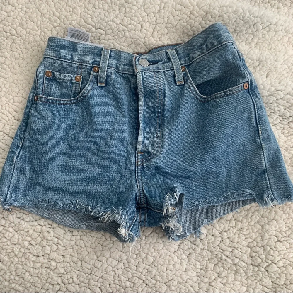 Levis Shorts - Picture 1 of 6